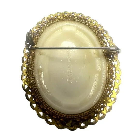 Antique Czech Glass Cameo Brooch Czechoslovakia Gold Filigree Victorian Style - Picture 2 of 5